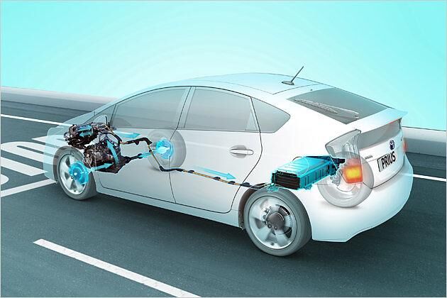 Das Hybridsystem wurde verbessert. Die Batterie liegt aber immer noch hinten, der Verbrennungsmotor vorne. Beim Bremsen wird Energie über den Generator in die Batterie zurückgespeichert