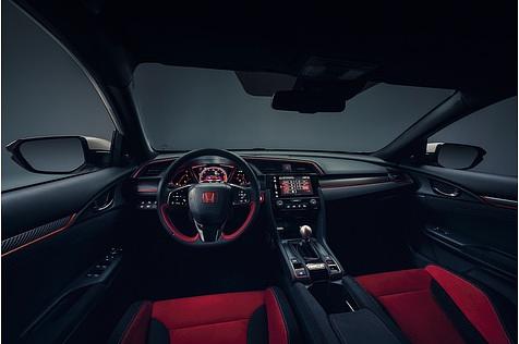 Das Cockpit entspricht fast dem des Normalo-Civic