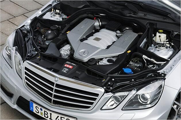 Kraftwerk: Aus acht Zylindern holt der Motor des E 63 AMG 525 PS