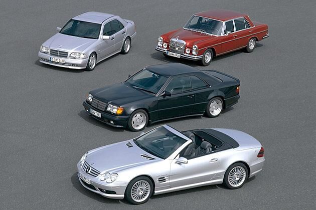 AMG-Ahnengalerie: In der Mitte der schwarze 300 E 5.6 "The Hammer"
