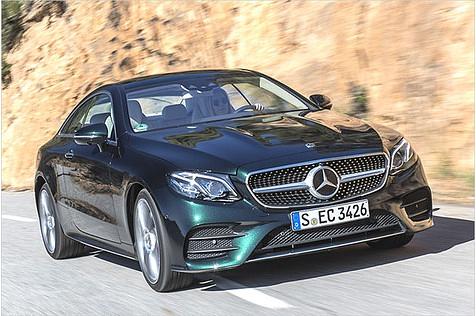 Dieses neue Grün (hier am E 350 d) changiert ins Schwarze und sieht live ziemlich umwerfend aus