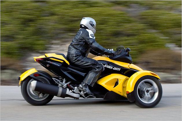 Das ursprünglich für Zweiräder entwickelte Aggregat stammt von der österreichischen Firma Rotax
