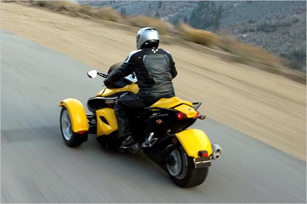 Die Preise für den BRP Spyder Roadster starten bei 17.299 Euro