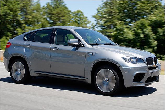 Serienmäßig rollt der X6 M auf 20-Zoll-Leichtmetallfelgen