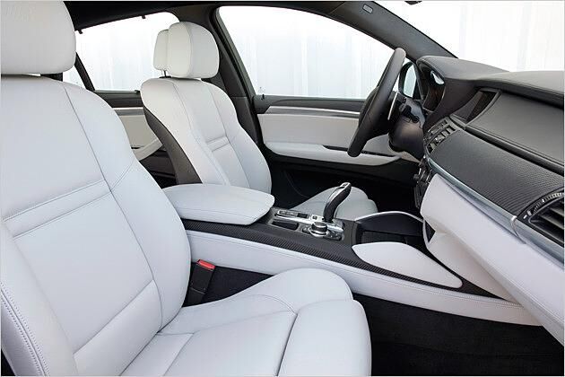Der BMW X6 M ist ein reinrassiger Sportwagen, aber mit feinstem Leder "Merino" ausgestattet