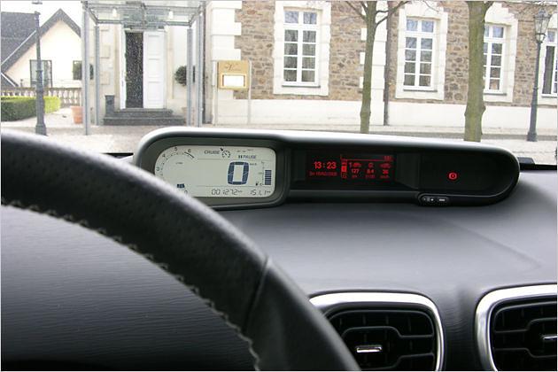 Der große Digitaltacho lässt sich gut ablesen