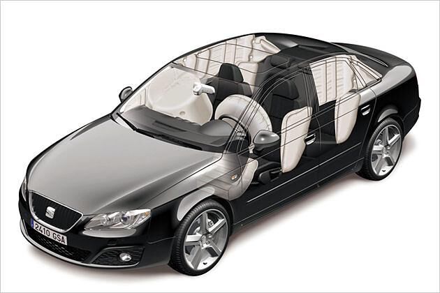 Zu den bis zu neun Airbags gehört auch ein Schutz auf Höhe der Fahrer-Knie
