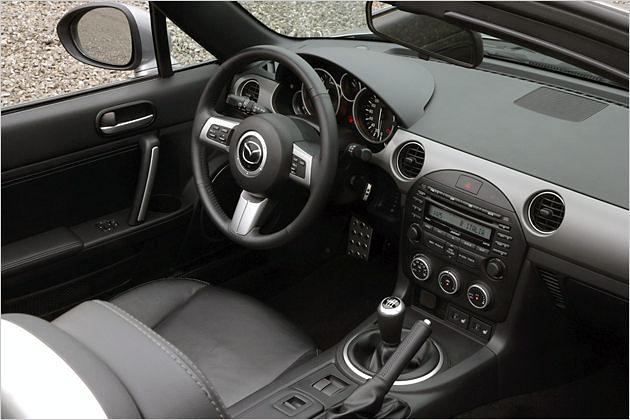 Das Lenkrad des MX-5 lässt sich nur vertikal verstellen