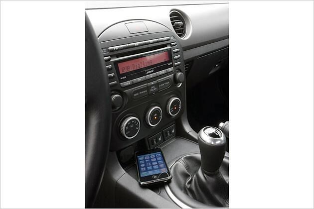 Auf der Höhe der Zeit: MP3-Player lassen sich direkt mit dem MX-5-Entertainment-System verbinden