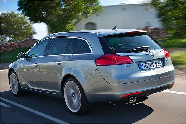 Die Heckpartie des Sports Tourer ist auffallend rundlich gestaltet