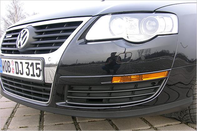 Die Blende unter dem Blinker, wo sonst die Nebelscheinwerfer Platz finden, ist beim BlueMotion aus aerodynamischen Gründen geschlossen