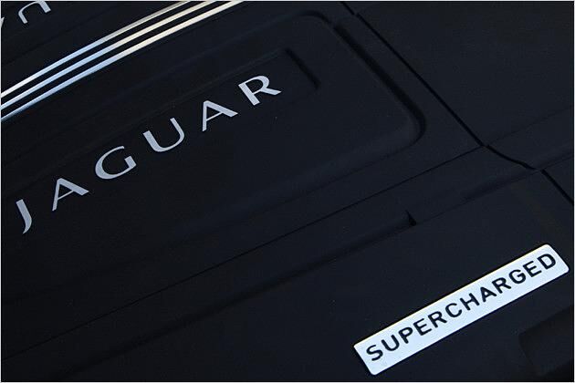 Supercharged: Der XKR besitzt einen Twin-Vortex-Kompressor vom Roots-Typ