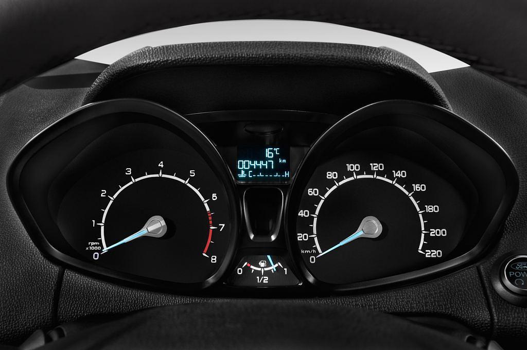 Ford Ecosport (Baujahr 2015) Titanium 5 Türen Tacho und Fahrerinstrumente