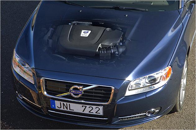 Unter der Haube unseres Testwagens arbeitet der neu entwickelte D5-Turbodiesel