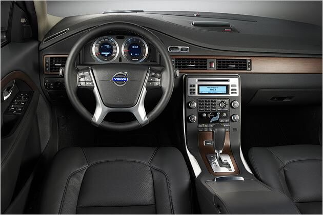 Im Cockpit des S80 werden künftig mehr Alu-Applikationen verwendet
