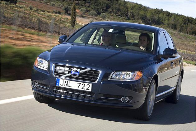 Bestellbar ist der geliftete S80 ab April, die Auslieferung beginnt dann im Juni 2009