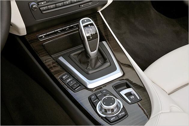 Erstmals kommt das iDrive-System auch im Roadster zum Einsatz