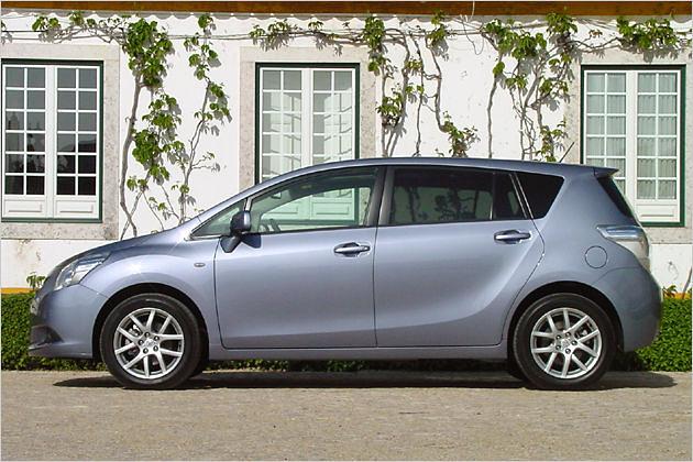 Mit 4,44 Meter Länge passt der Kompaktvan auf Avensis-Basis gut ins Segment