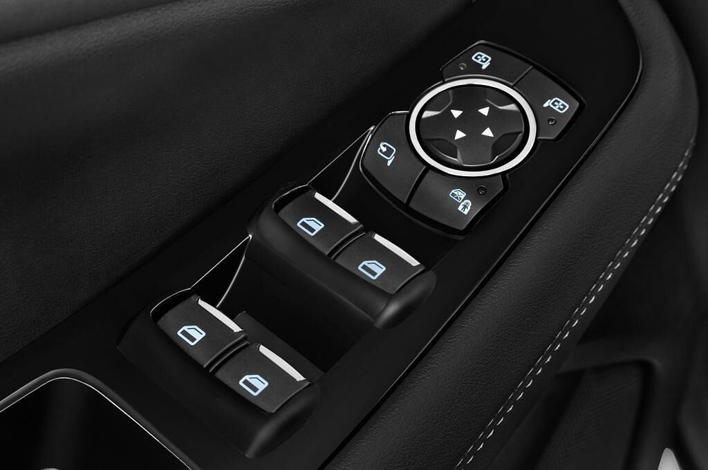 Ford Edge (Baujahr 2017) Sport 5 Türen Bedienungselemente Tür