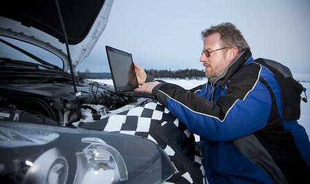 Michael Harder beim Wintertest des Opel Astra im nordschwedischen Arjeplog