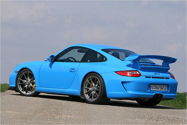 Porsche-Mitarbeiter nennen die Sonderfarbe intern "Müllsack-Blau". Offiziell wird sie unter dem Namen "Rivierablau" verkauft