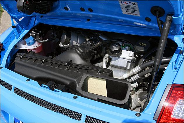 Der Hubraum des Sechszylinder-Boxermotor ist auf 3.797 Kubikzentimeter gewachsen im Vergleich zur letzten Modellreihe