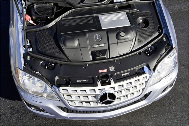 Der Sechszylinder-Benziner unter der Haube des ML 450 Hybrid leistet 279 PS