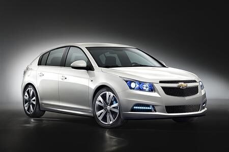 Chevrolet Cruze Fließheck - Premiere in Paris, Verkauf 2011
