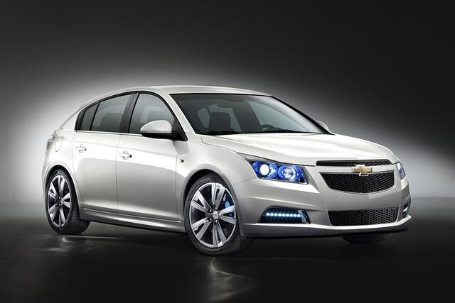 Chevrolet Cruze Fließheck - Premiere in Paris, Verkauf 2011