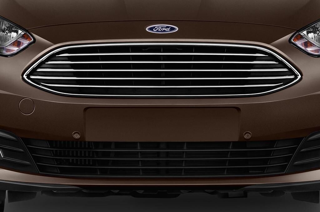 Ford Grand C-Max (Baujahr 2015) Titanium 5 Türen Kühlergrill und Scheinwerfer