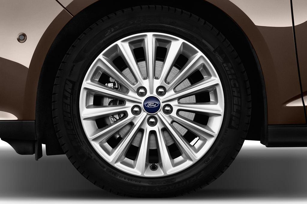 Ford Grand C-Max (Baujahr 2015) Titanium 5 Türen Reifen und Felge
