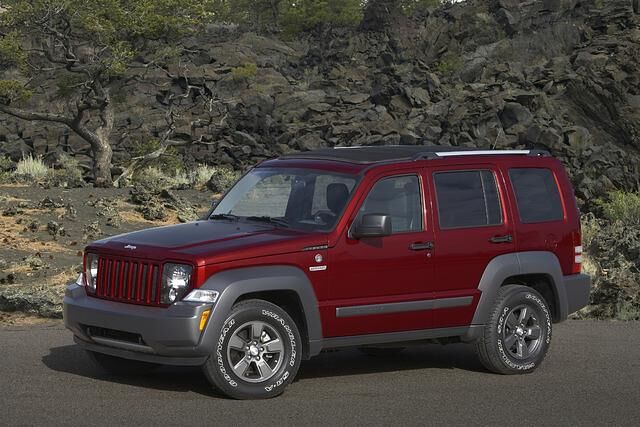 Bis auf ein neues Lenkrad wird am Jeep Cherokee für 2011 so gut wie nichts verändert