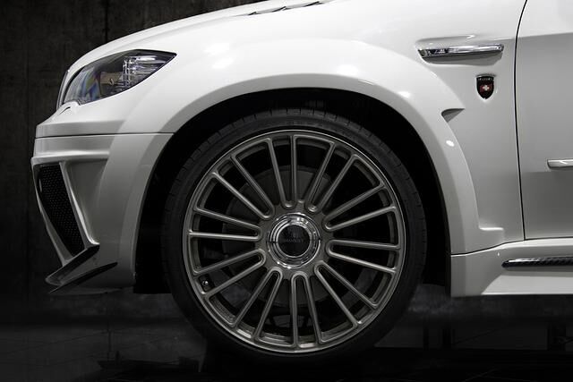 Neue Felgen betonen die Aggressivität des Geländewagens