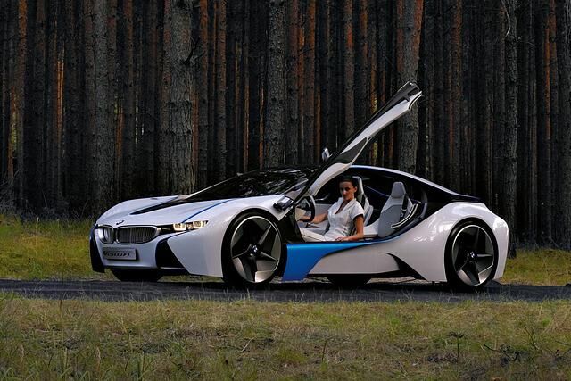 Die Frontpartie des Prototyps erinnert deutlich an diese Studie, die auf der IAA 2009 präsentiert wurde