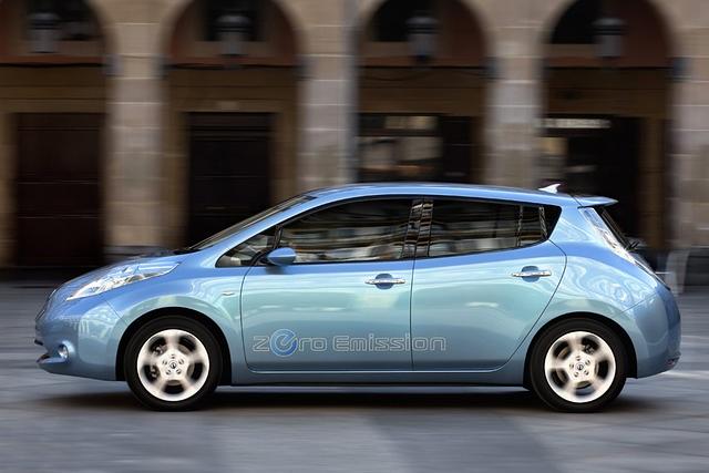 Der Leaf ist das erste von vier vollelektrischen Autos, die Nissan und die Premiumtochter Infiniti in den nächsten Jahren auf de