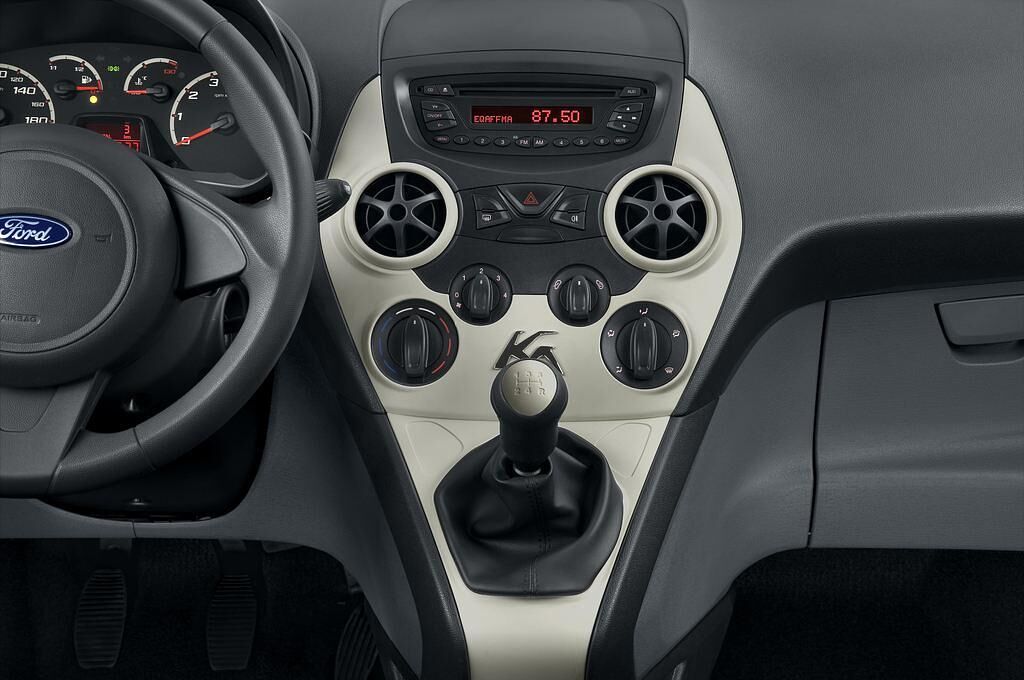 Ford Ka (Baujahr 2010) Concept 3 Türen Mittelkonsole