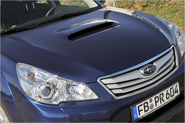 Die Lufthutze des Boxer-Diesels ist nun unauffälliger in die Motorhaube integriert
