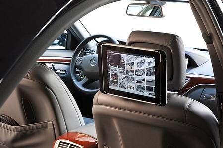 Nachrüstsatz für Tablet-Computer - Mercedes bringt das iPad ins Auto