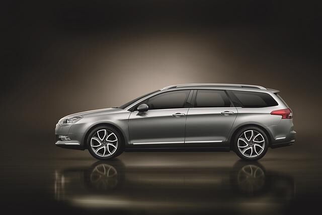 Neben der Limousine gibt es auch einen Kombi