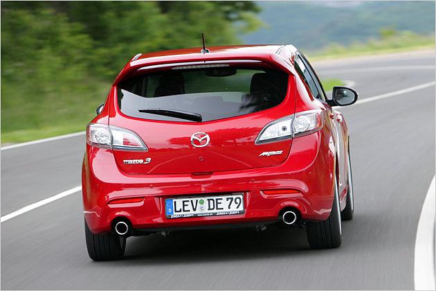 Die Abgase des Mazda 3 MPS werden über zwei Endrohre entsorgt