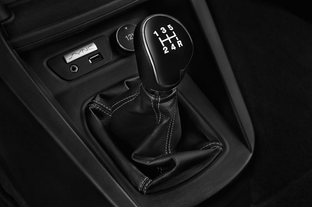 Ford Ka+ (Baujahr 2017) Cool & Sound 5 Türen Schalthebel