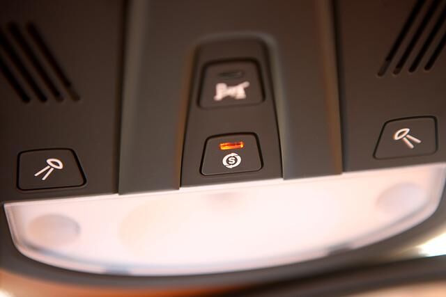 Mit diesem Schalter wird das Stopp-Start-System aktiviert