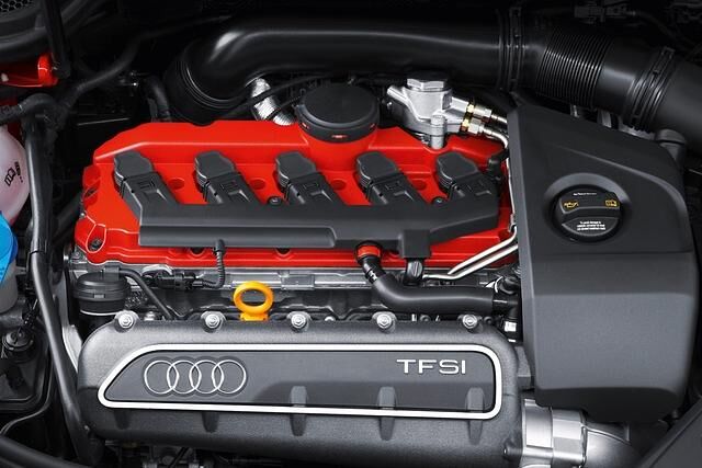 Der 2,5-Liter-Turbobenziner arbeitet auch im Audi TT RS