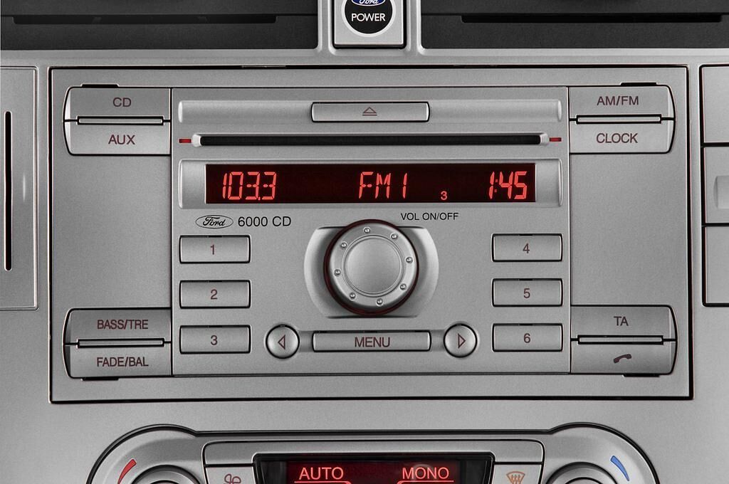 Ford Kuga (Baujahr 2010) Trend 5 Türen Radio und Infotainmentsystem