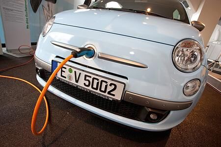Elektromobilität - Bosch/Samsung liefert Batterien für Fiat 500EV