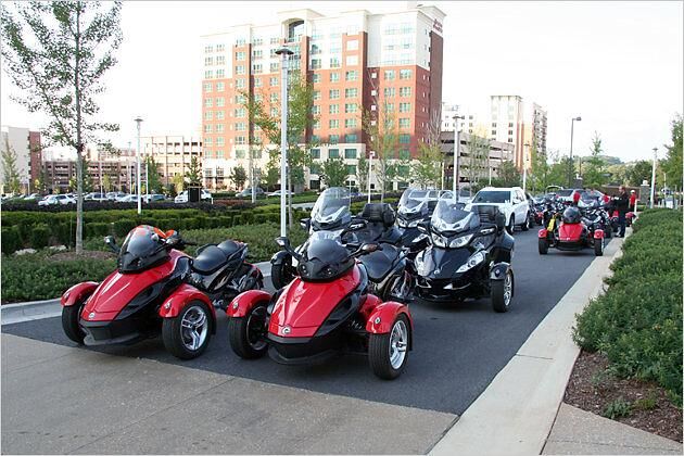Jede Menge Spyder Roadster gingen in der Nähe von Washington auf Testtour