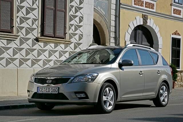 Der Kia Ceed SW wartet mit sieben Jahren Garantie auf