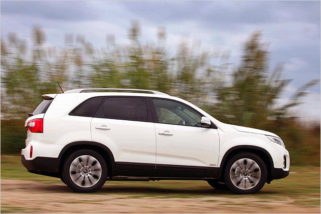Die wichtigste Änderung befindet sich unter der Karosserie: Der Sorento steht ab sofort auf einer neuen Plattform