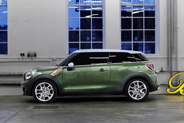 Der Mini Paceman kommt mit Applikationen aus Leder und gebürstetem Kupfer