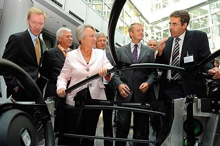 Bundesforschungsministerin Annette Schavan bei der Eröffnung des Forums für Elektromobilität